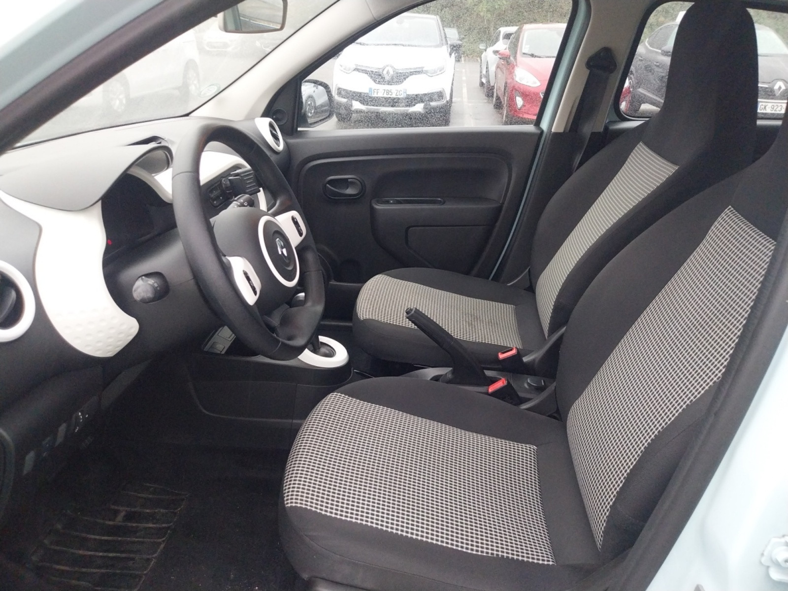 Vente en ligne Renault Twingo Electrique Twingo III E-Tech au prix de 12 990 €