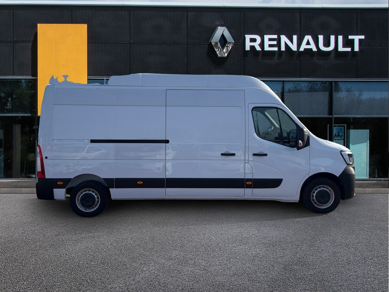 Vente en ligne Renault Master Fourgon MASTER FGN TRAC F3500 L3H3 BLUE DCI 135 au prix de 24 290 €
