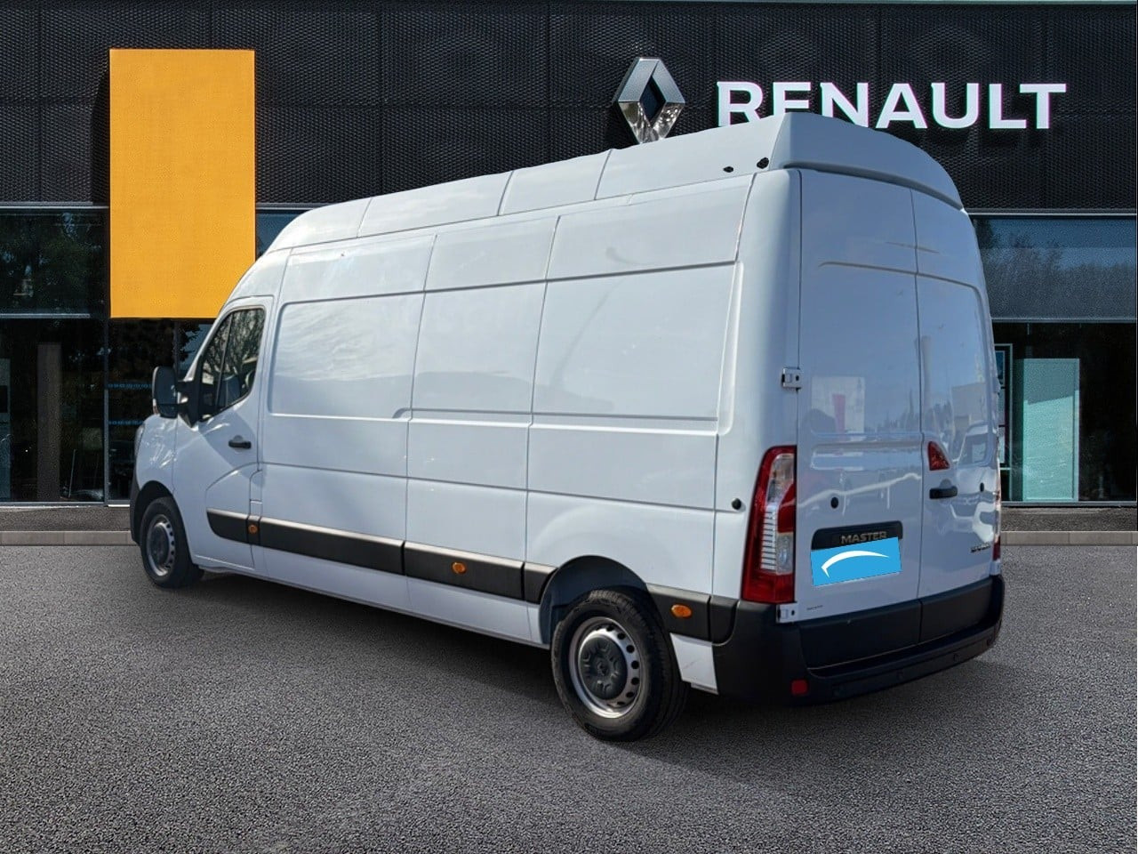 Vente en ligne Renault Master Fourgon MASTER FGN TRAC F3500 L3H3 BLUE DCI 135 au prix de 24 290 €
