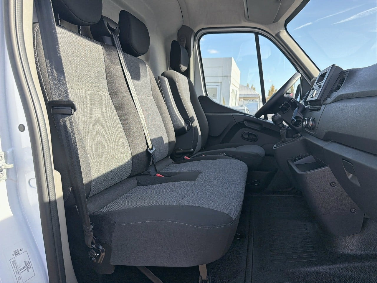 Vente en ligne Renault Master Fourgon MASTER FGN TRAC F3500 L3H3 BLUE DCI 135 au prix de 24 290 €
