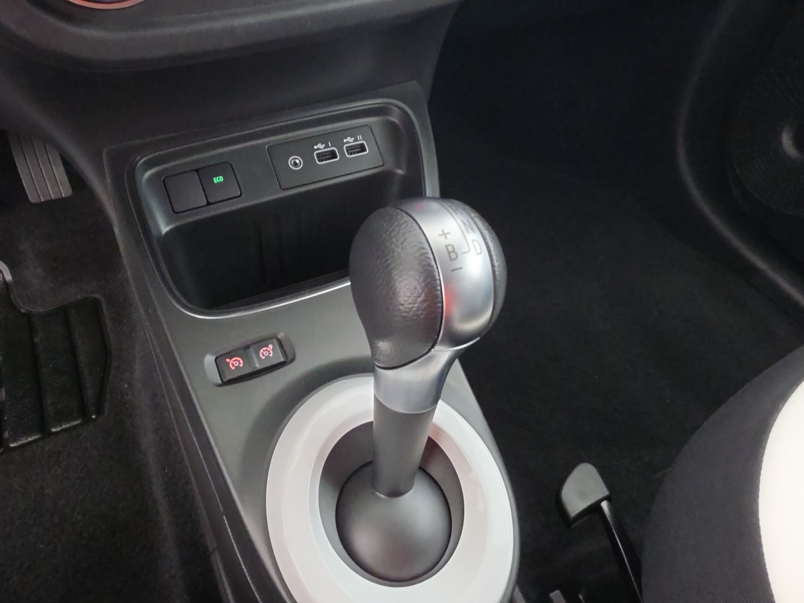 Vente en ligne Renault Twingo Electrique Twingo III E-Tech au prix de 14 990 €