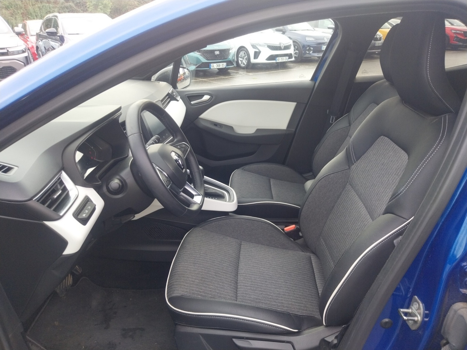 Vente en ligne Renault Clio 5 Clio E-Tech full hybrid 145 au prix de 18 990 €