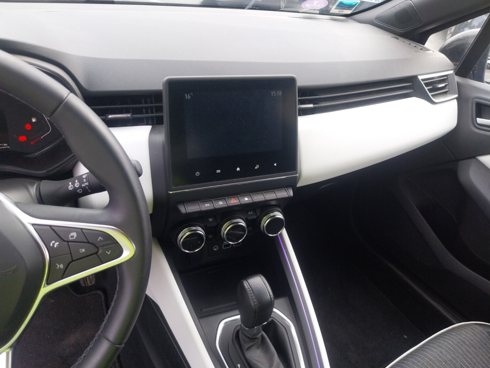 Vente en ligne Renault Clio 5 Clio E-Tech full hybrid 145 au prix de 18 990 €