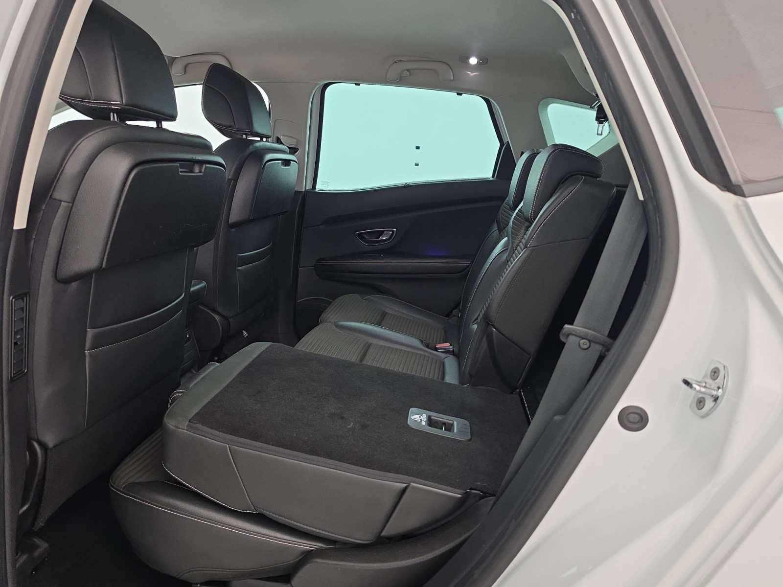 Vente en ligne Renault Scenic 4 Scenic Blue dCi 120 EDC au prix de 14 990 €