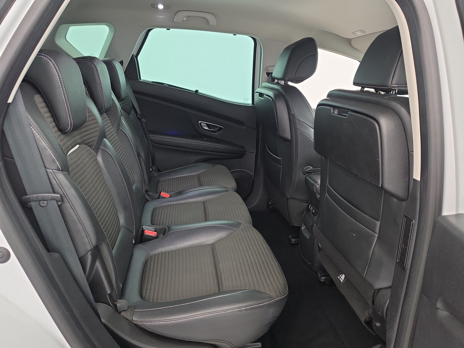 Vente en ligne Renault Scenic 4 Scenic Blue dCi 120 EDC au prix de 14 990 €