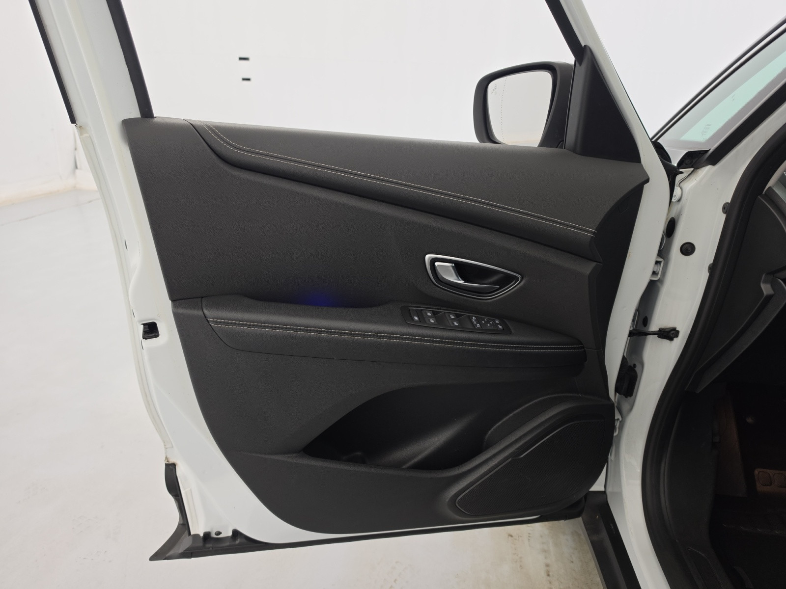 Vente en ligne Renault Scenic 4 Scenic Blue dCi 120 EDC au prix de 14 990 €