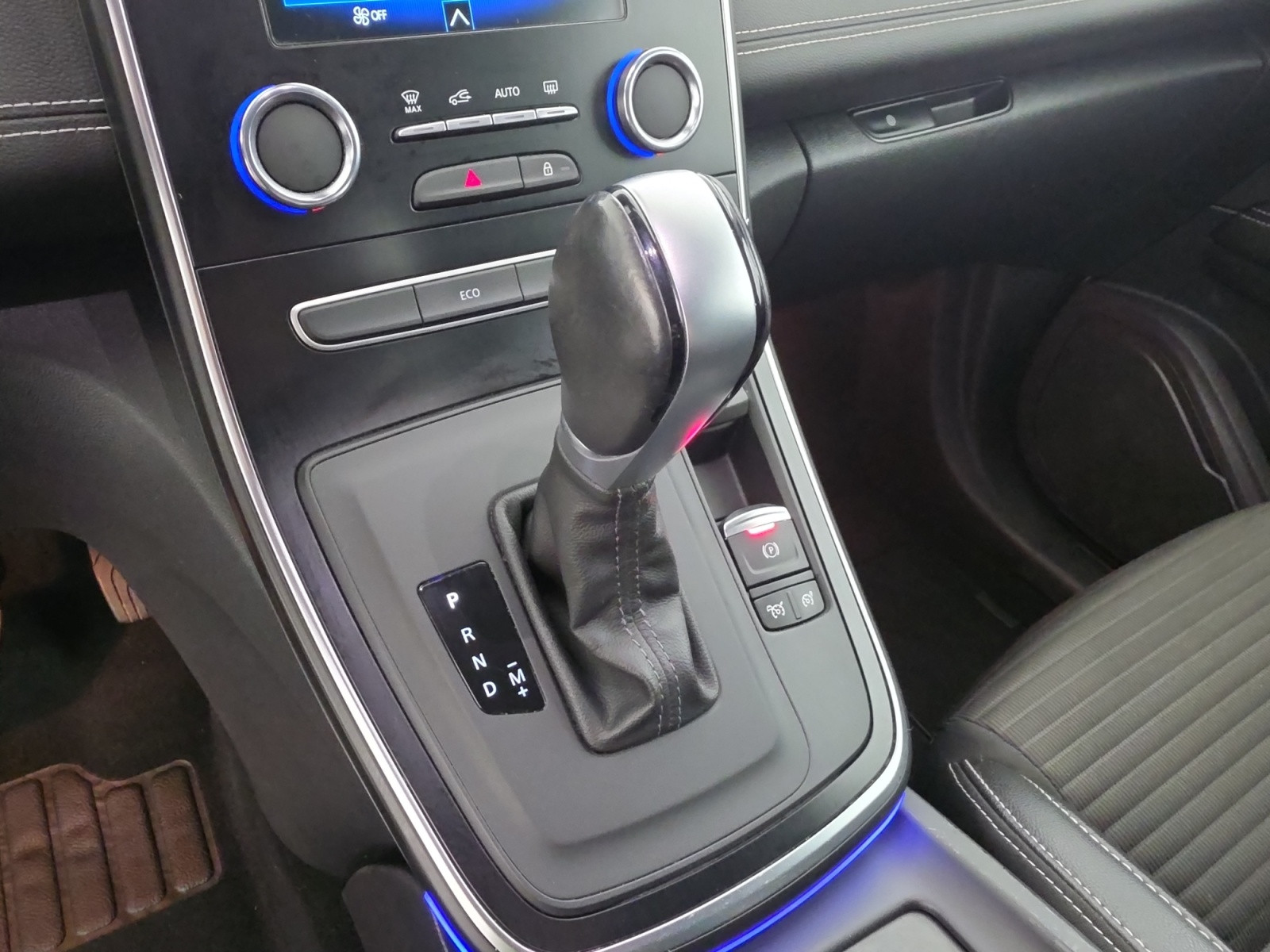 Vente en ligne Renault Scenic 4 Scenic Blue dCi 120 EDC au prix de 14 990 €