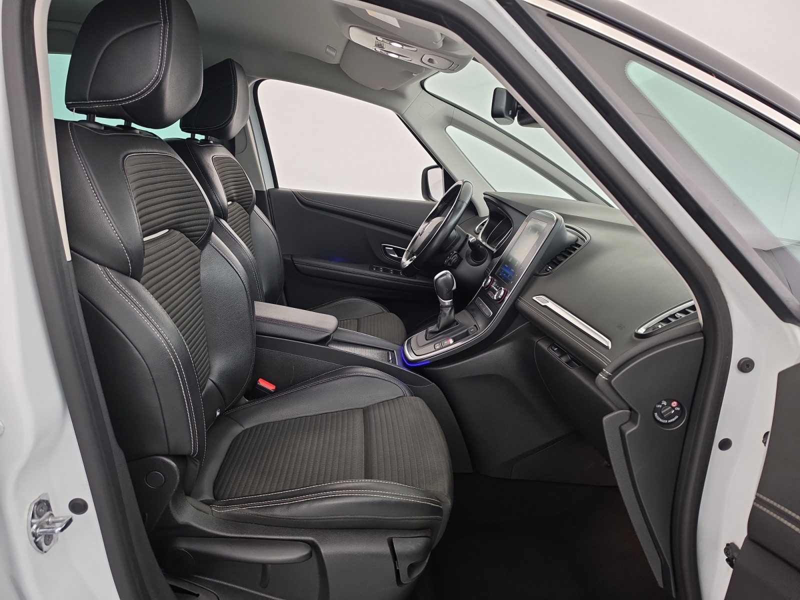 Vente en ligne Renault Scenic 4 Scenic Blue dCi 120 EDC au prix de 14 990 €