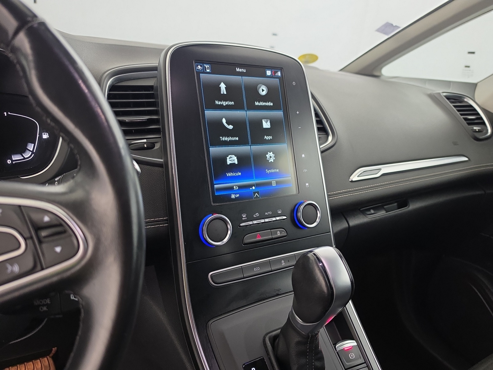 Vente en ligne Renault Scenic 4 Scenic Blue dCi 120 EDC au prix de 14 990 €