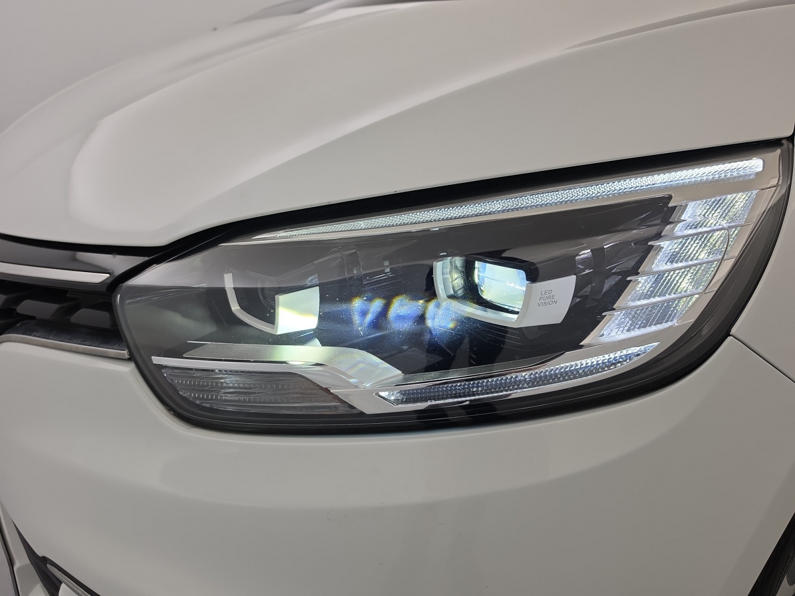 Vente en ligne Renault Scenic 4 Scenic Blue dCi 120 EDC au prix de 14 990 €