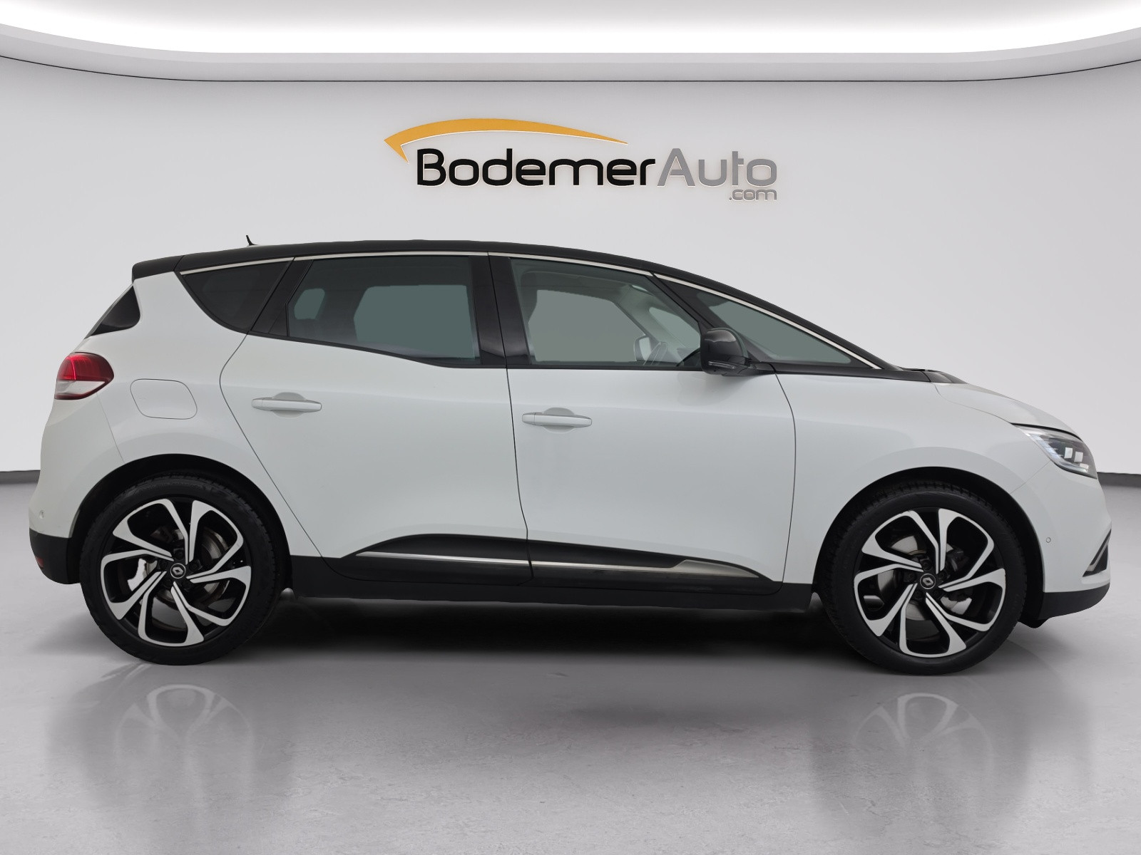 Vente en ligne Renault Scenic 4 Scenic Blue dCi 120 EDC au prix de 14 990 €