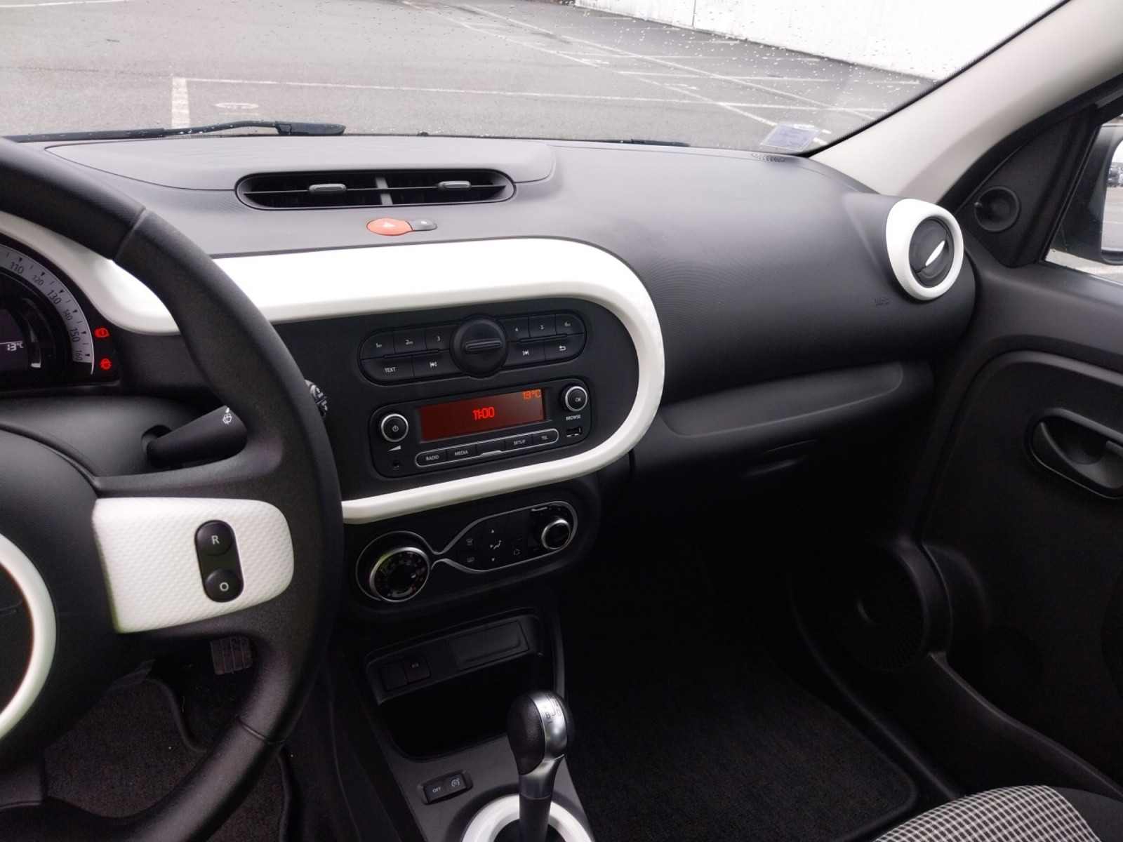 Vente en ligne Renault Twingo Electrique Twingo III E-Tech au prix de 11 990 €