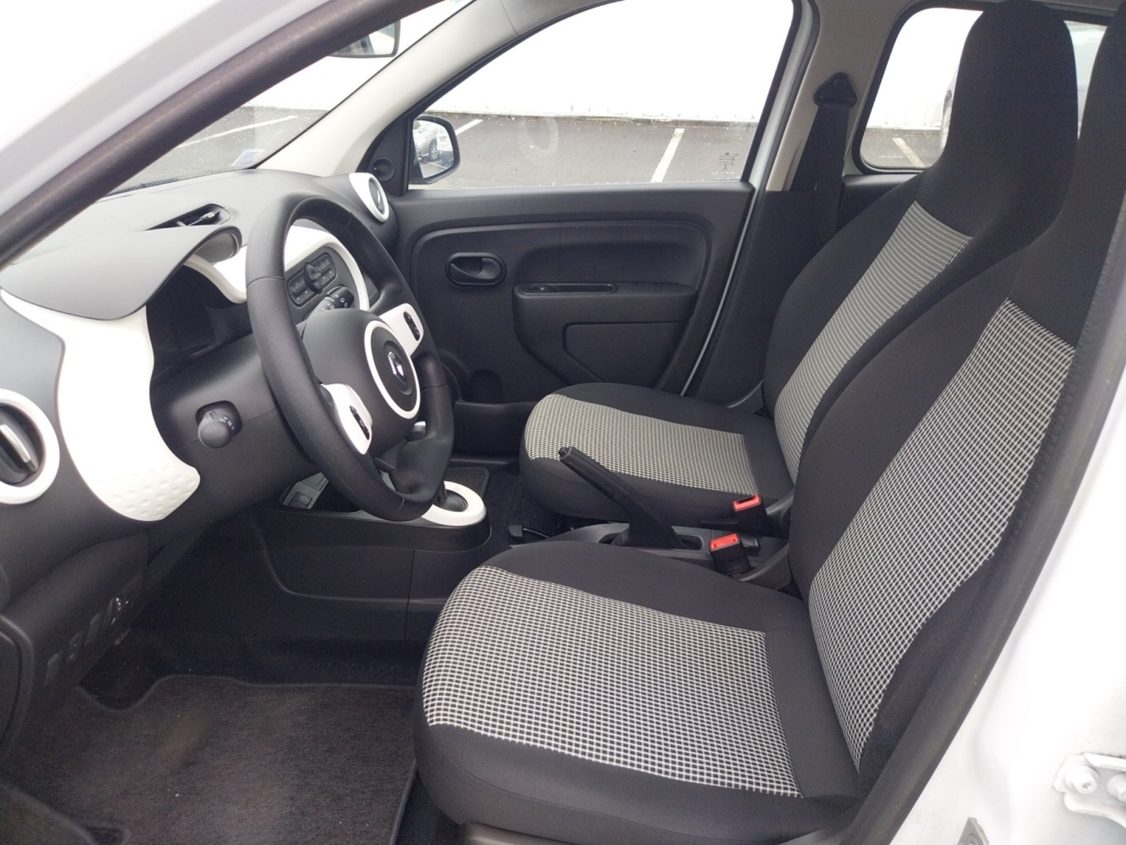 Vente en ligne Renault Twingo Electrique Twingo III E-Tech au prix de 11 990 €