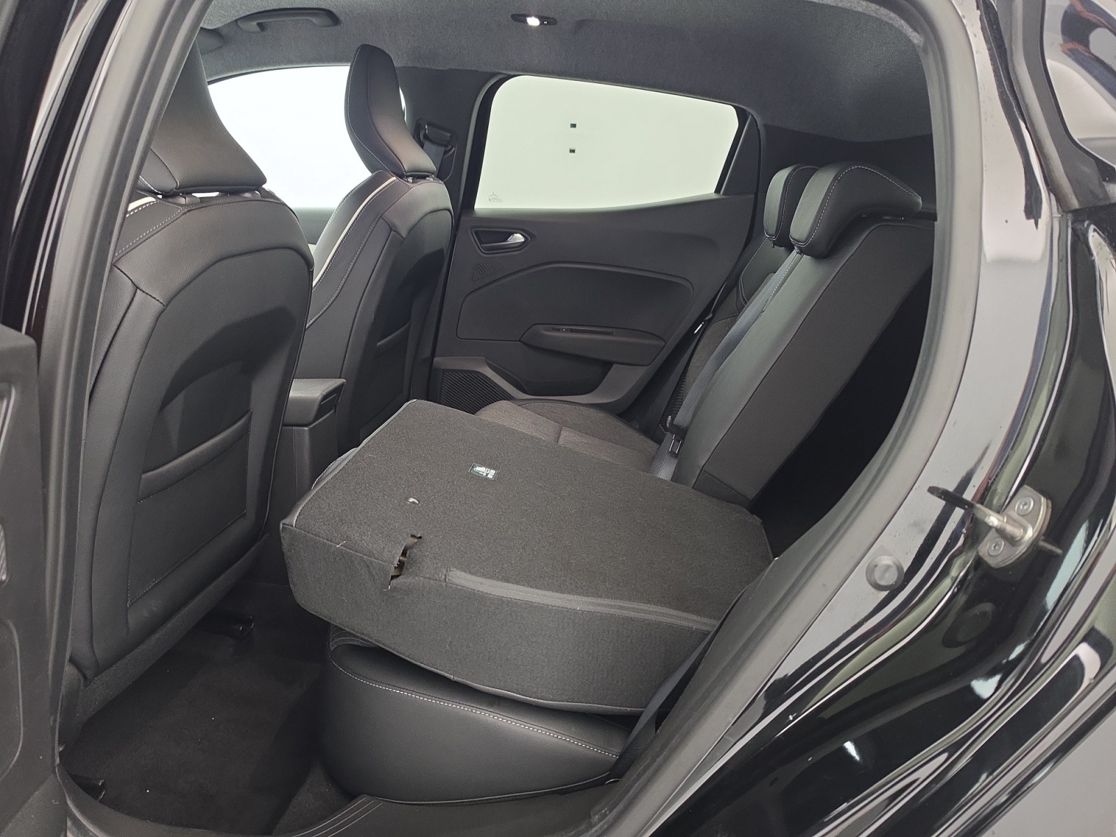 Vente en ligne Renault Clio 5 Clio E-Tech full hybrid 145 au prix de 17 390 €