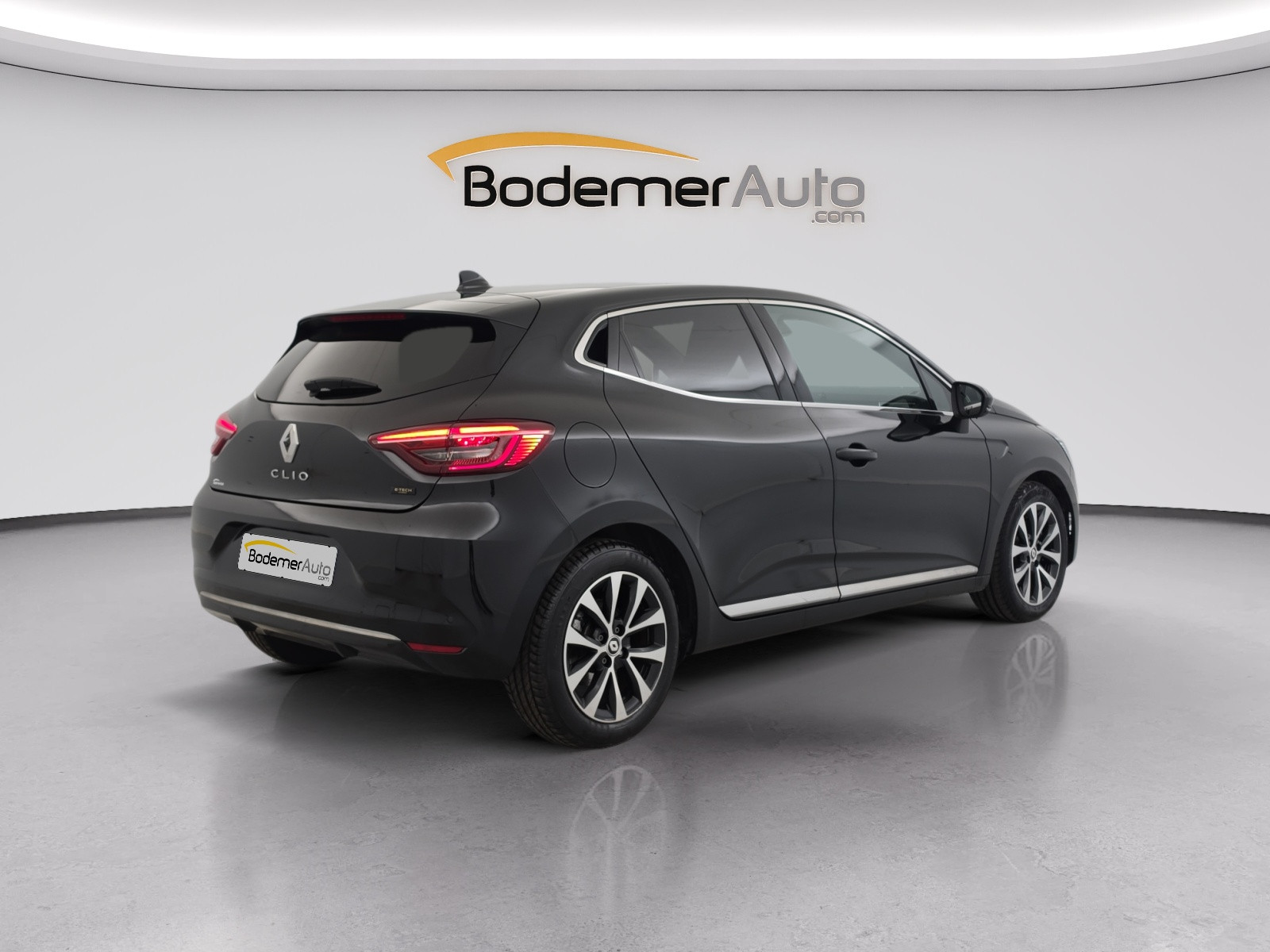 Vente en ligne Renault Clio 5 Clio E-Tech full hybrid 145 au prix de 17 390 €
