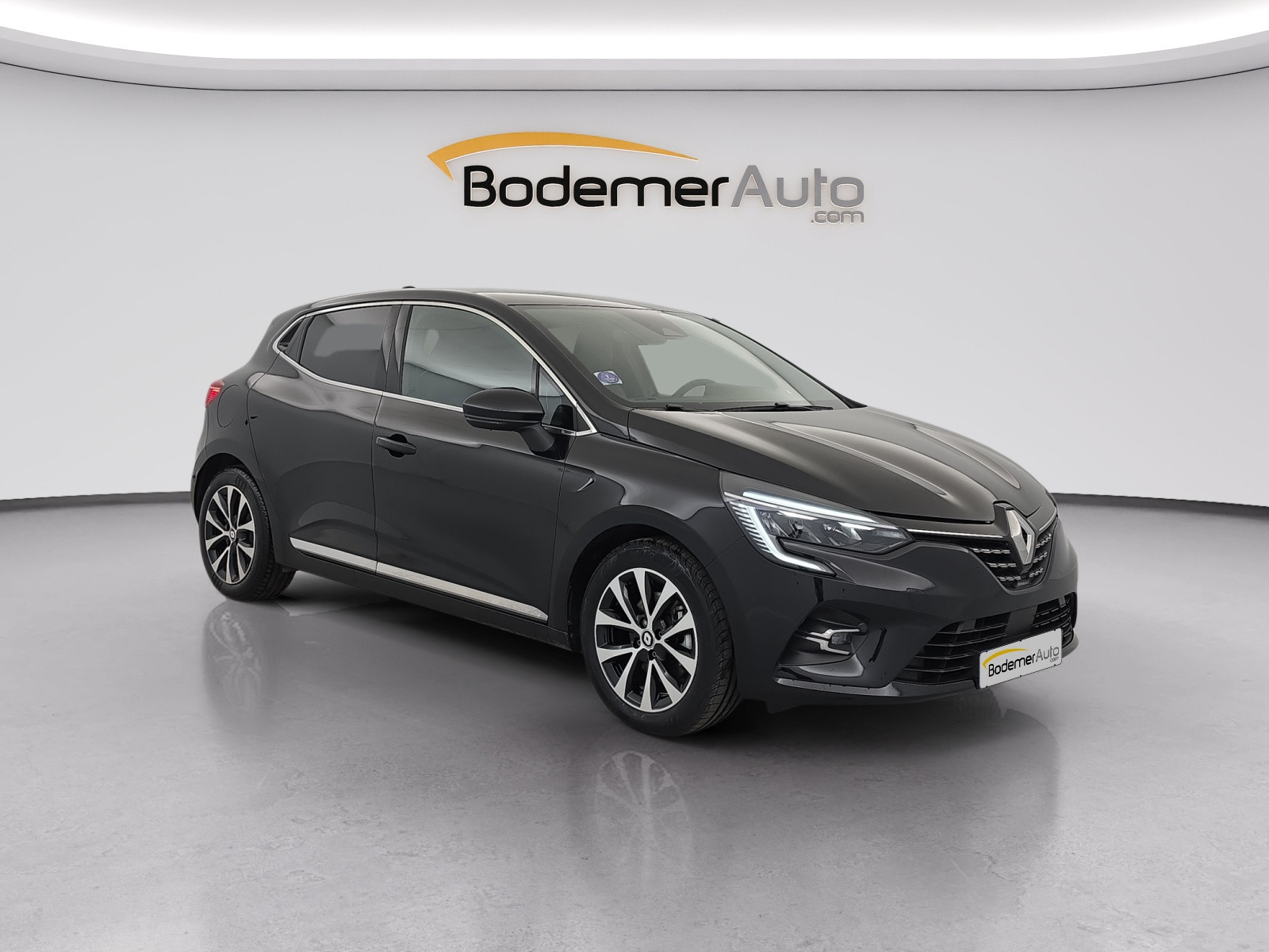 Vente en ligne Renault Clio 5 Clio E-Tech full hybrid 145 au prix de 17 390 €