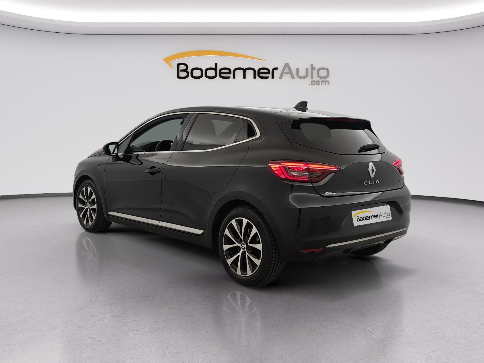 Vente en ligne Renault Clio 5 Clio E-Tech full hybrid 145 au prix de 17 390 €