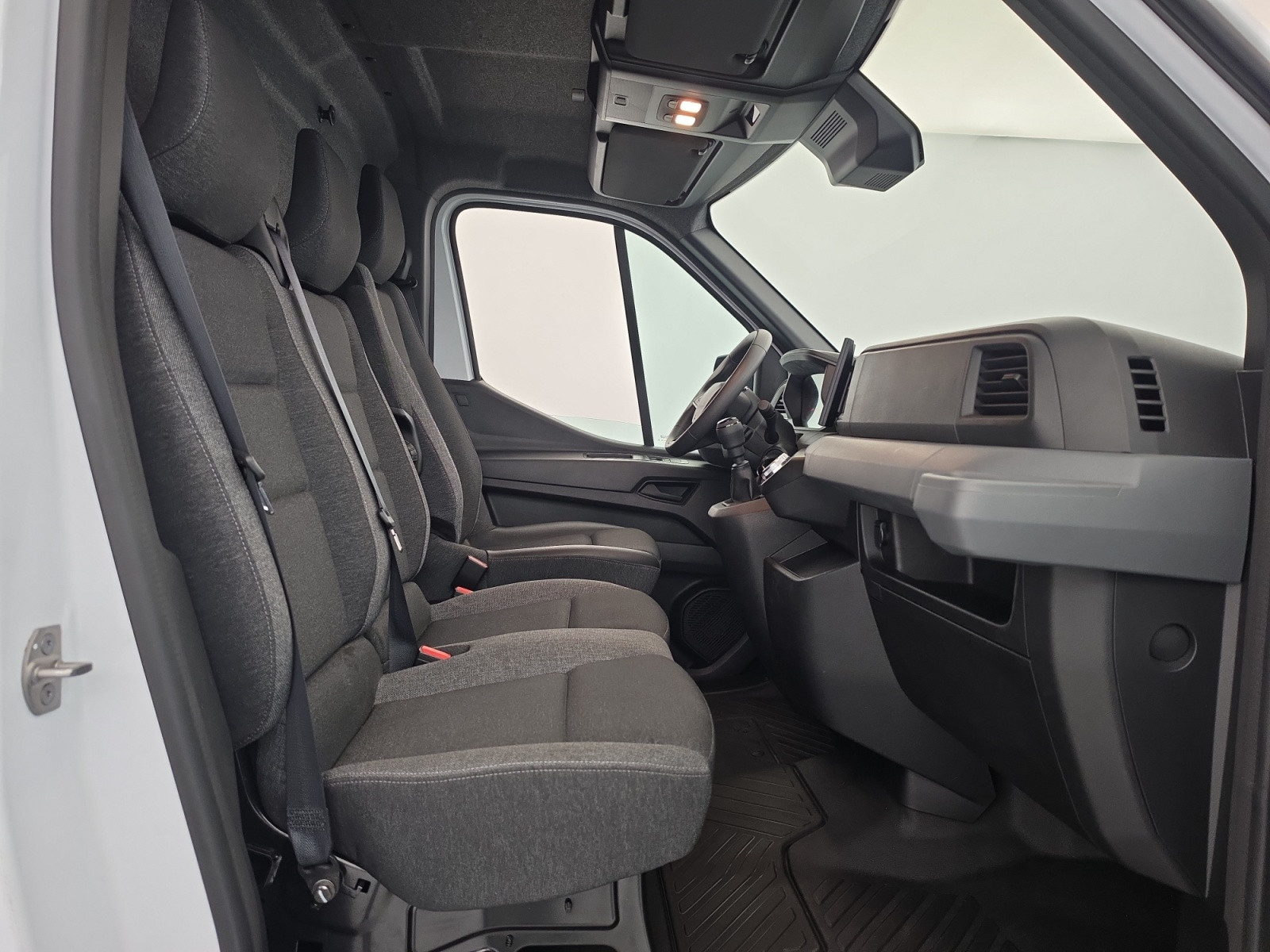 Vente en ligne Renault Master Fourgon MASTER FG BLUE DCI 130 L2H2 3T5 TR au prix de 28 990 €