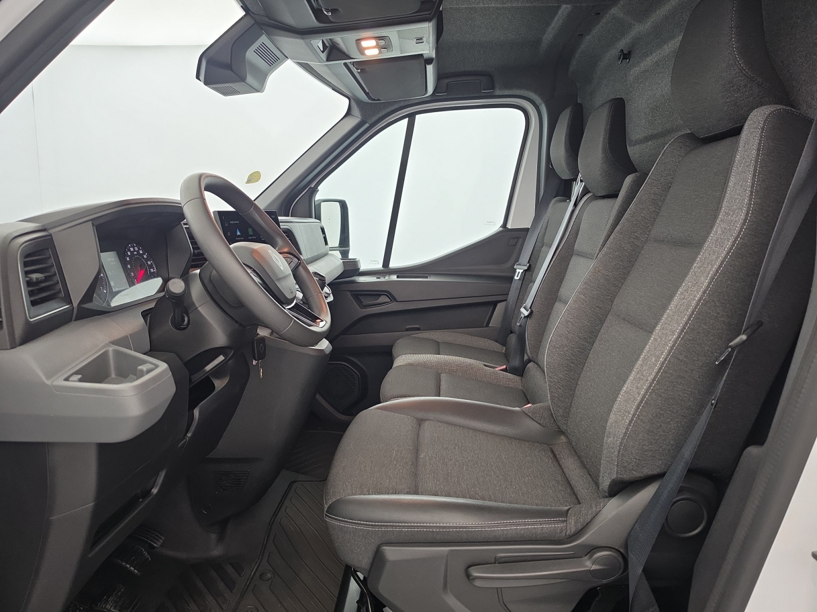 Vente en ligne Renault Master Fourgon MASTER FG BLUE DCI 130 L2H2 3T5 TR au prix de 28 990 €
