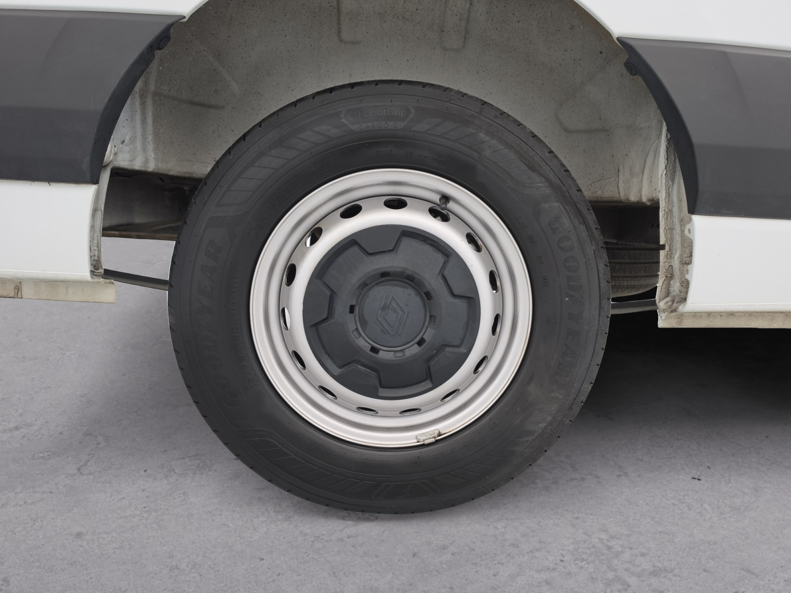 Vente en ligne Renault Master Fourgon MASTER FG BLUE DCI 130 L2H2 3T5 TR au prix de 28 990 €