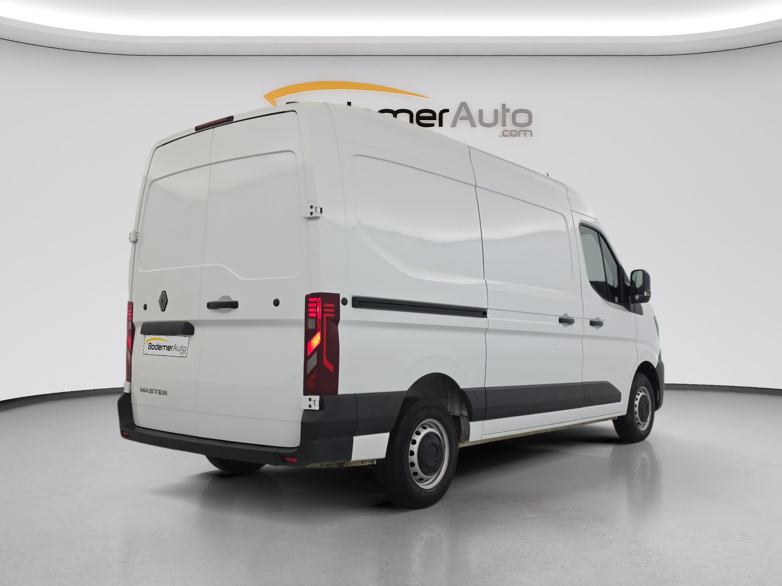 Vente en ligne Renault Master Fourgon MASTER FG BLUE DCI 130 L2H2 3T5 TR au prix de 28 990 €