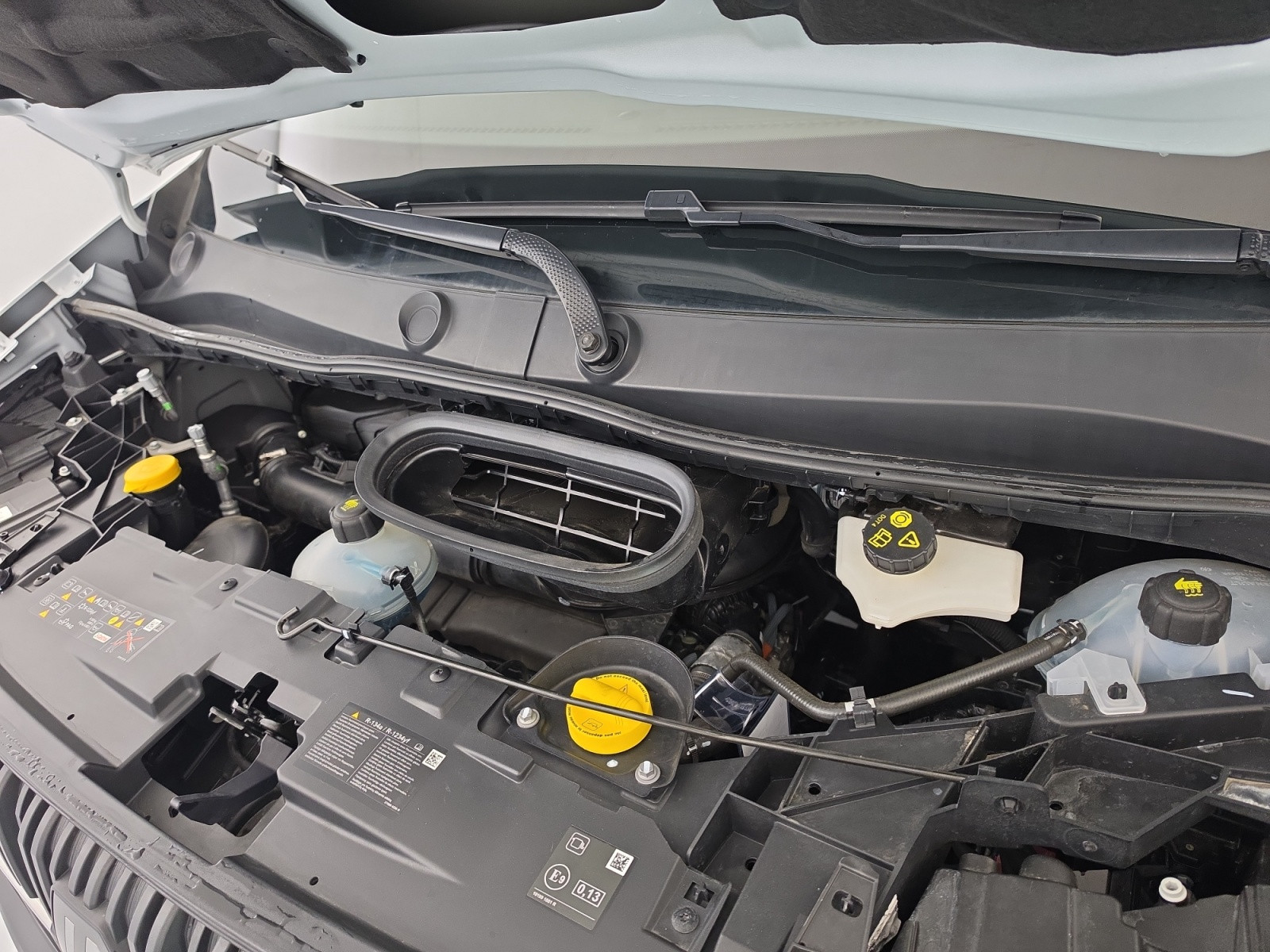 Vente en ligne Renault Master Fourgon MASTER FG BLUE DCI 130 L2H2 3T5 TR au prix de 28 990 €
