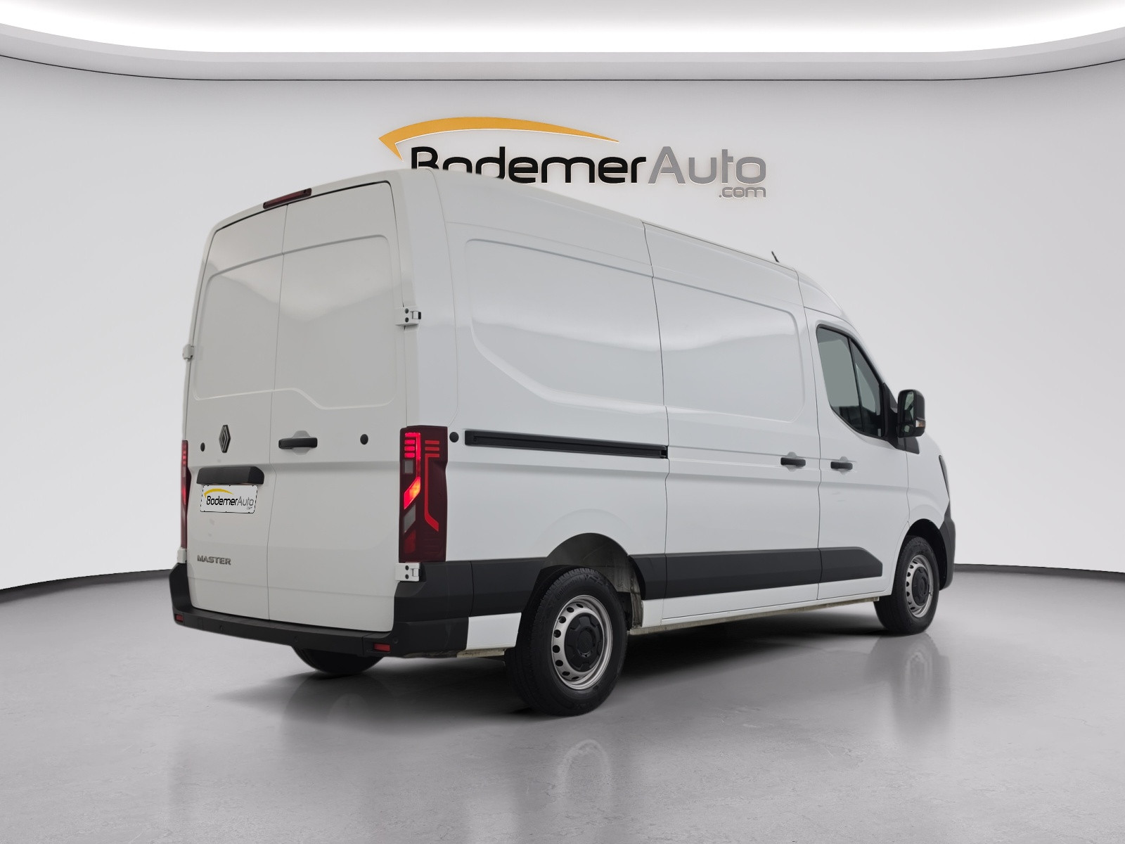 Vente en ligne Renault Master Fourgon MASTER FG BLUE DCI 130 L2H2 3T5 TR au prix de 28 990 €