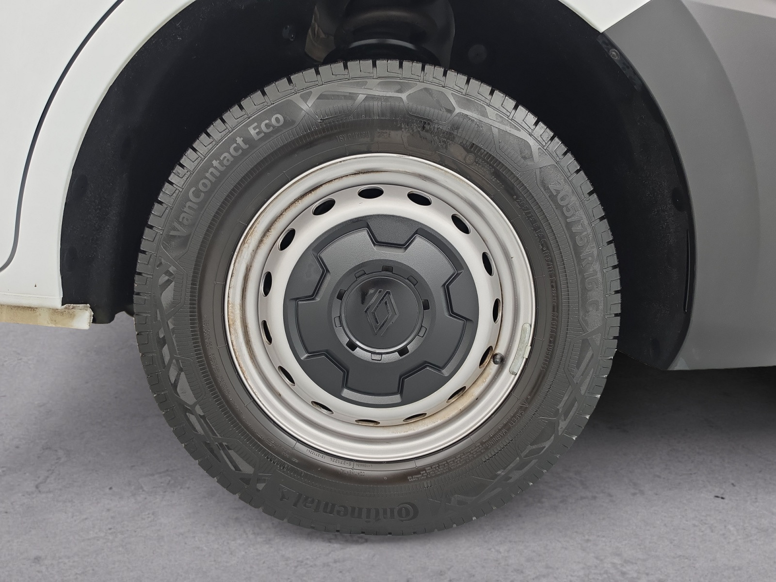 Vente en ligne Renault Master Fourgon MASTER FG BLUE DCI 130 L2H2 3T5 TR au prix de 28 990 €