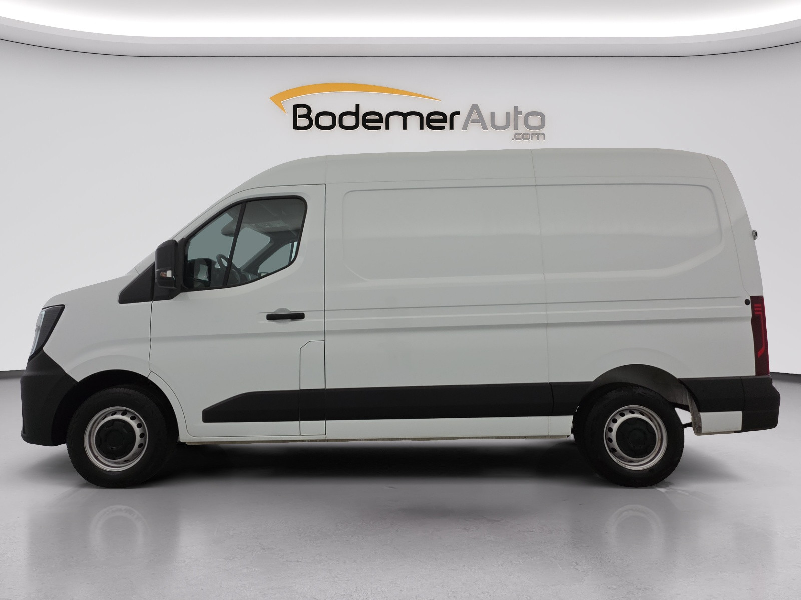 Vente en ligne Renault Master Fourgon MASTER FG BLUE DCI 130 L2H2 3T5 TR au prix de 28 990 €