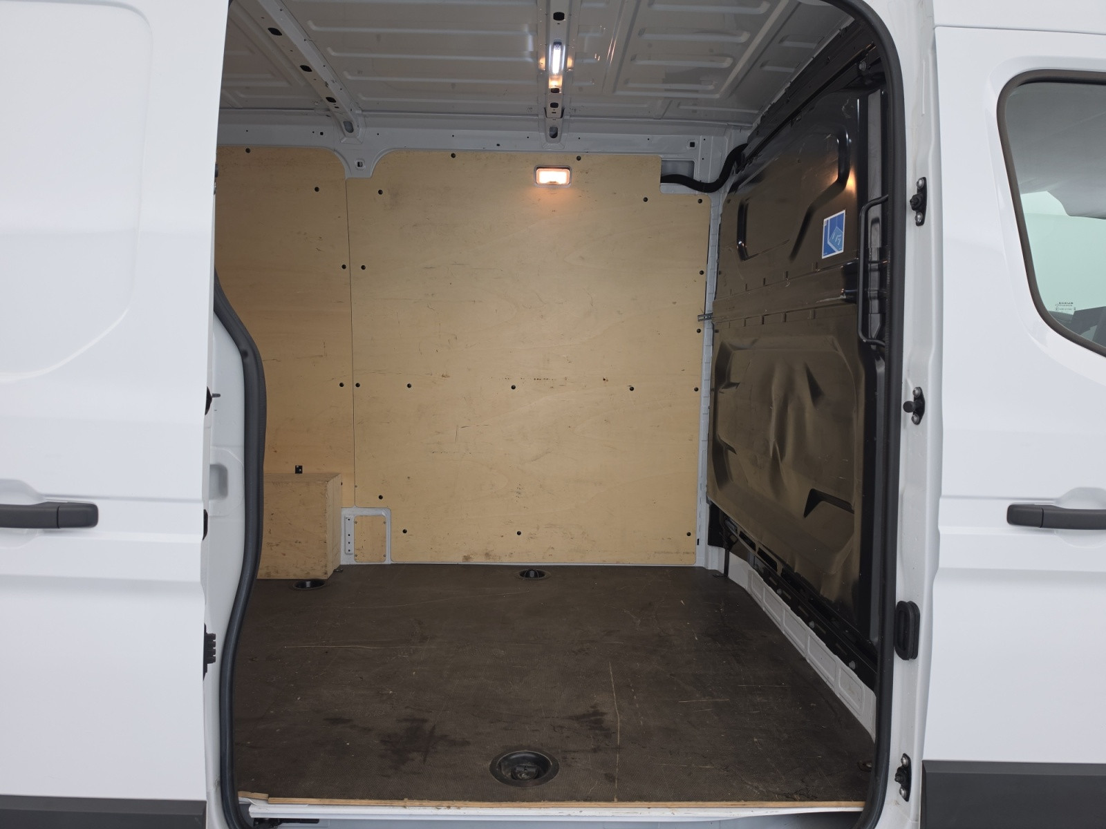 Vente en ligne Renault Master Fourgon MASTER FG BLUE DCI 130 L2H2 3T5 TR au prix de 28 990 €