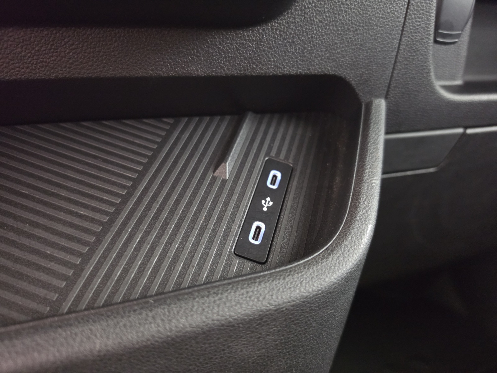 Vente en ligne Renault Master Fourgon MASTER FG BLUE DCI 130 L2H2 3T5 TR au prix de 28 990 €