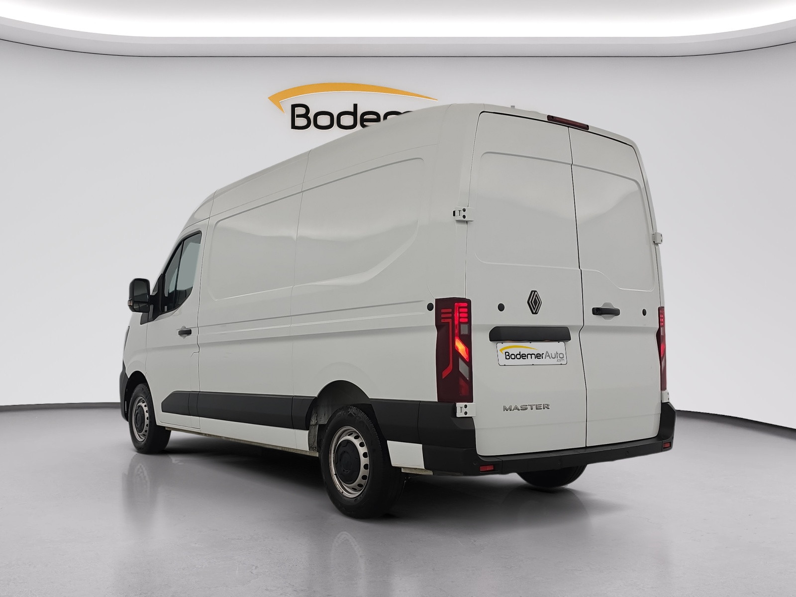 Vente en ligne Renault Master Fourgon MASTER FG BLUE DCI 130 L2H2 3T5 TR au prix de 28 990 €