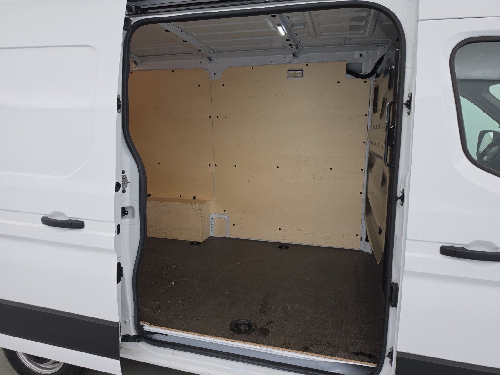 Vente en ligne Renault Master Fourgon MASTER FG BLUE DCI 130 L2H2 3T5 TR au prix de 28 990 €