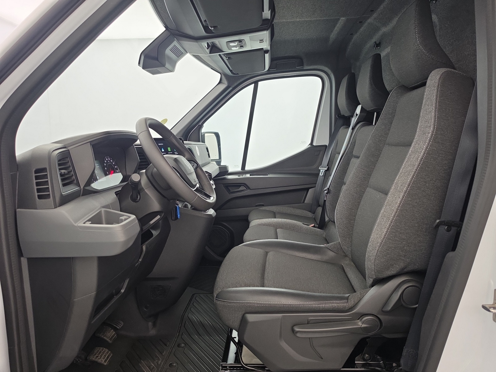 Vente en ligne Renault Master Fourgon MASTER FG BLUE DCI 130 L2H2 3T5 TR au prix de 28 990 €
