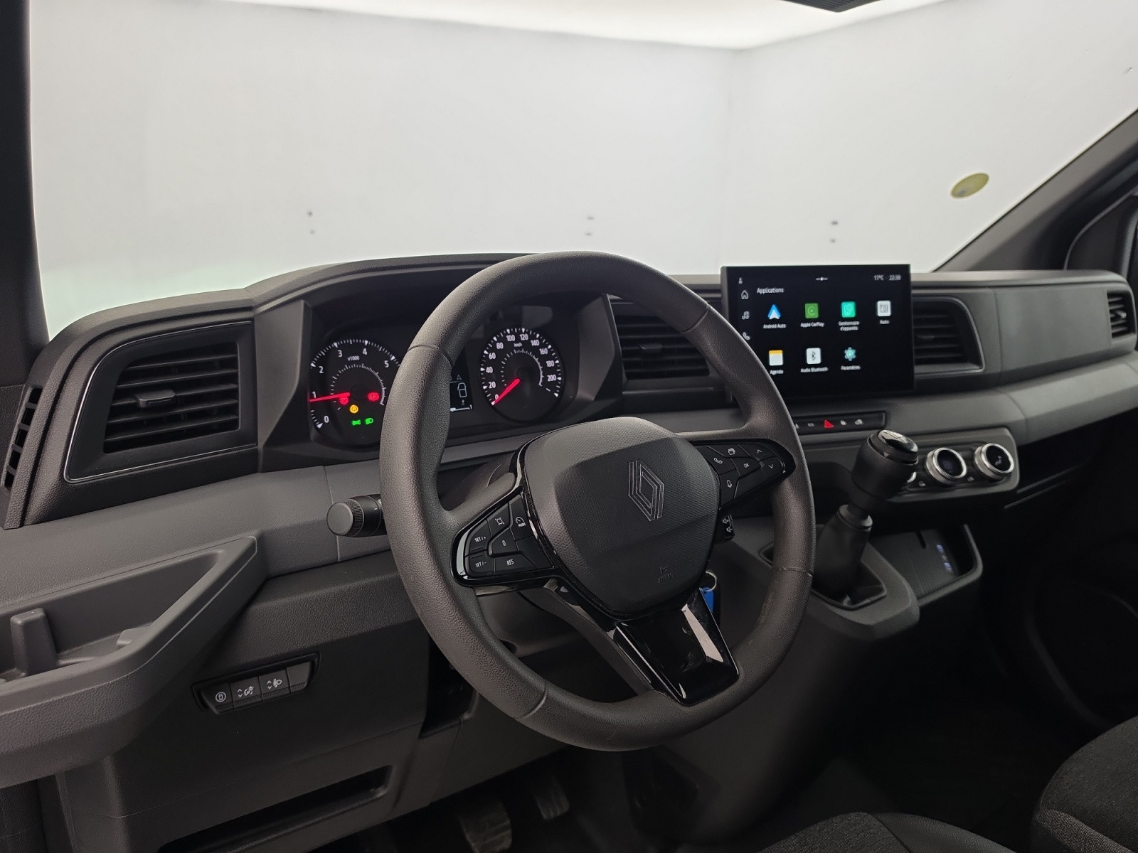 Vente en ligne Renault Master Fourgon MASTER FG BLUE DCI 130 L2H2 3T5 TR au prix de 28 990 €