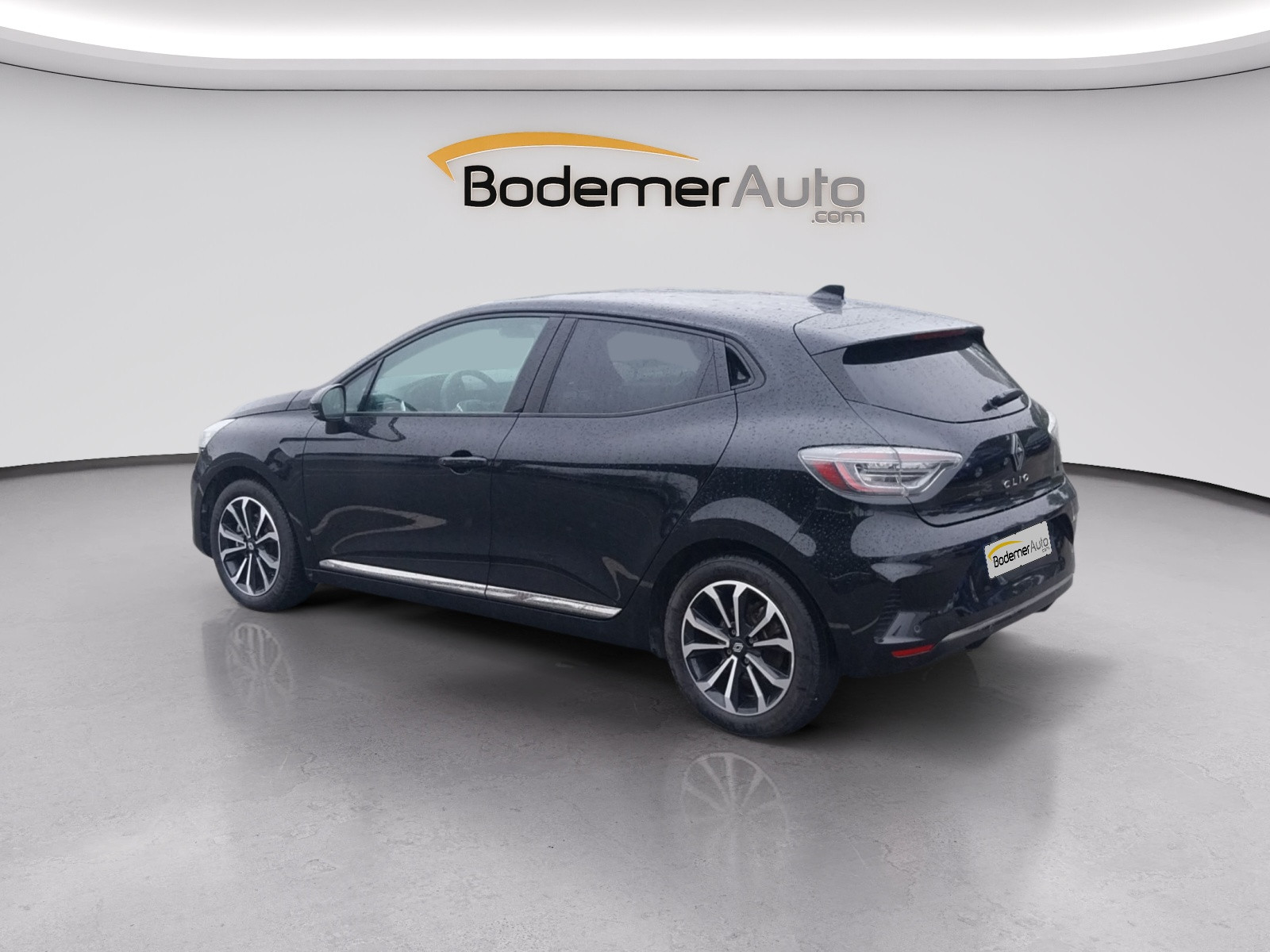 Vente en ligne Renault Clio 5 Clio E-Tech full hybrid 145 au prix de 17 990 €