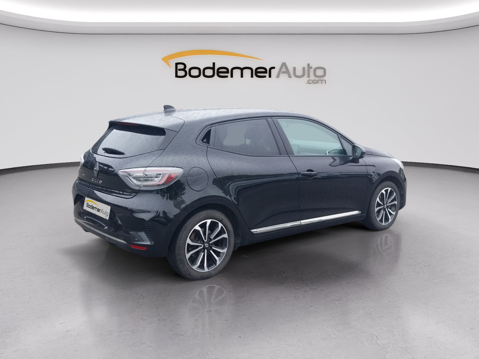 Vente en ligne Renault Clio 5 Clio E-Tech full hybrid 145 au prix de 17 990 €
