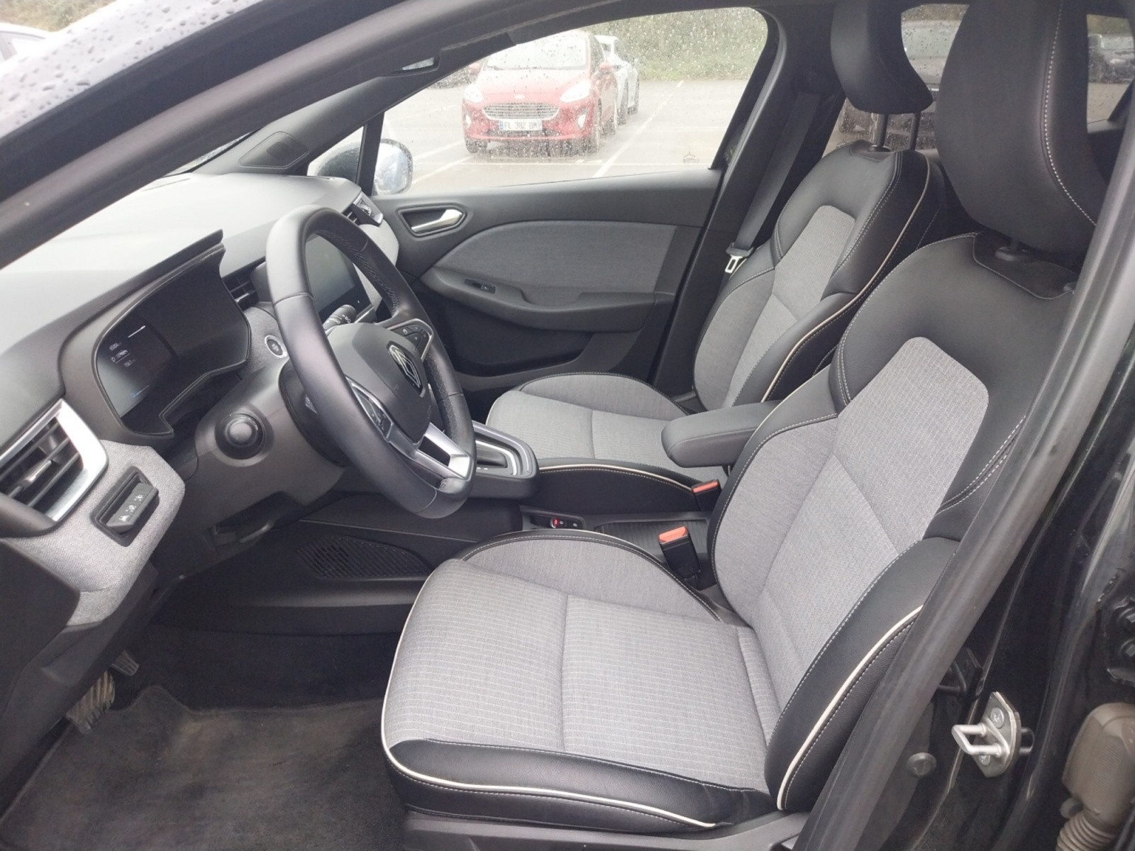 Vente en ligne Renault Clio 5 Clio E-Tech full hybrid 145 au prix de 17 990 €