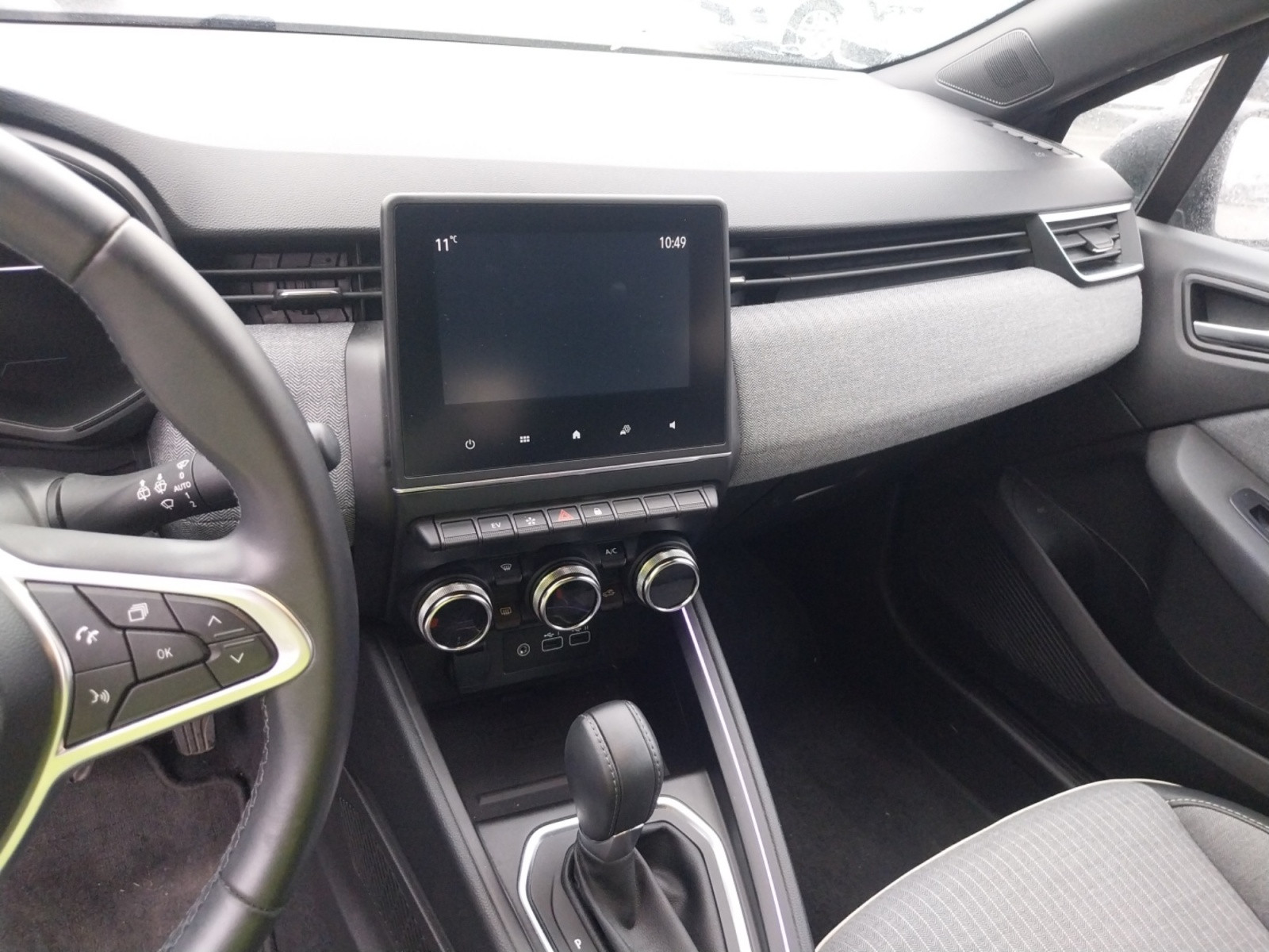 Vente en ligne Renault Clio 5 Clio E-Tech full hybrid 145 au prix de 17 990 €