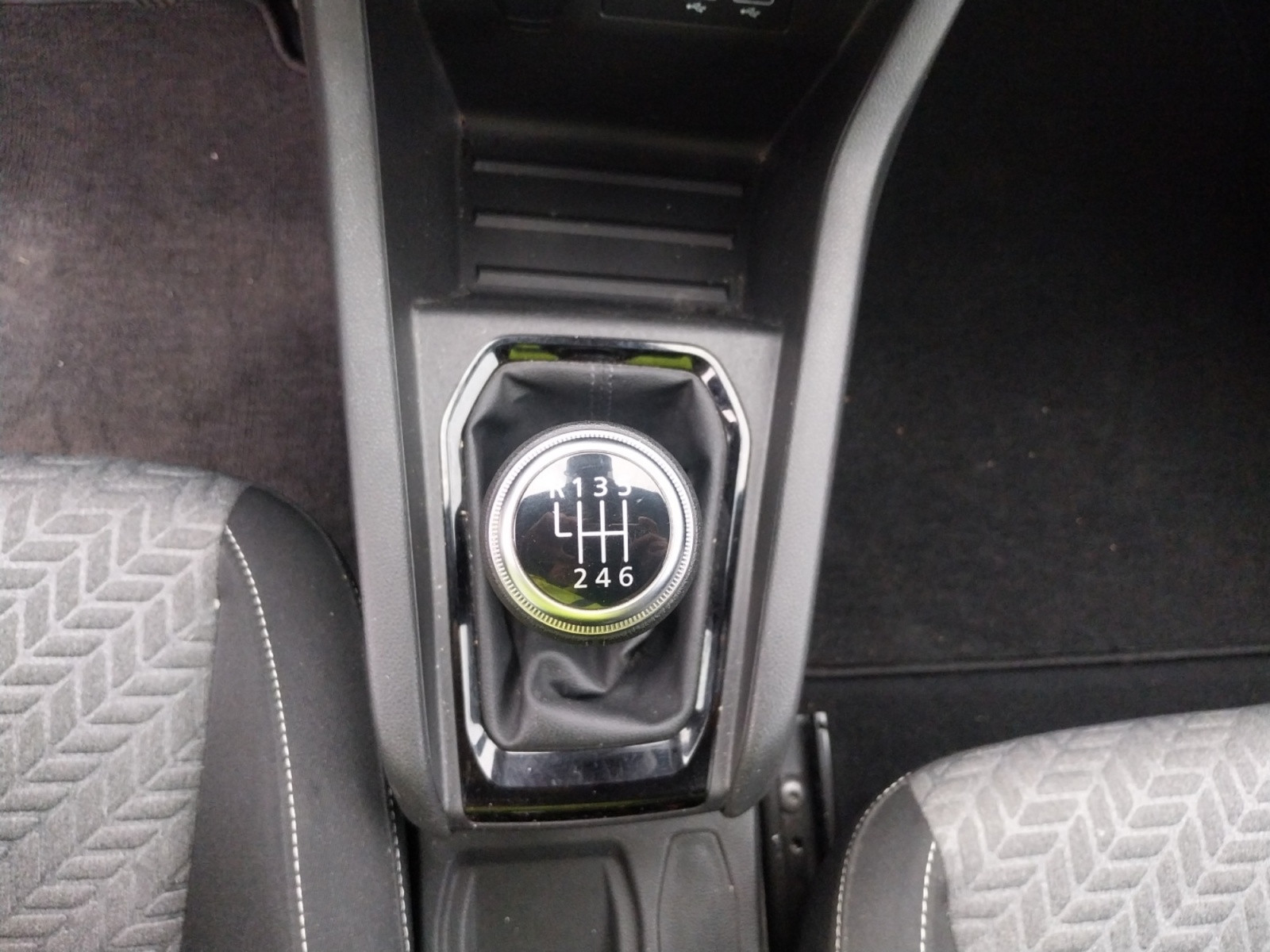 Vente en ligne Renault Clio 5 Clio TCe 90 - 21N au prix de 13 490 €