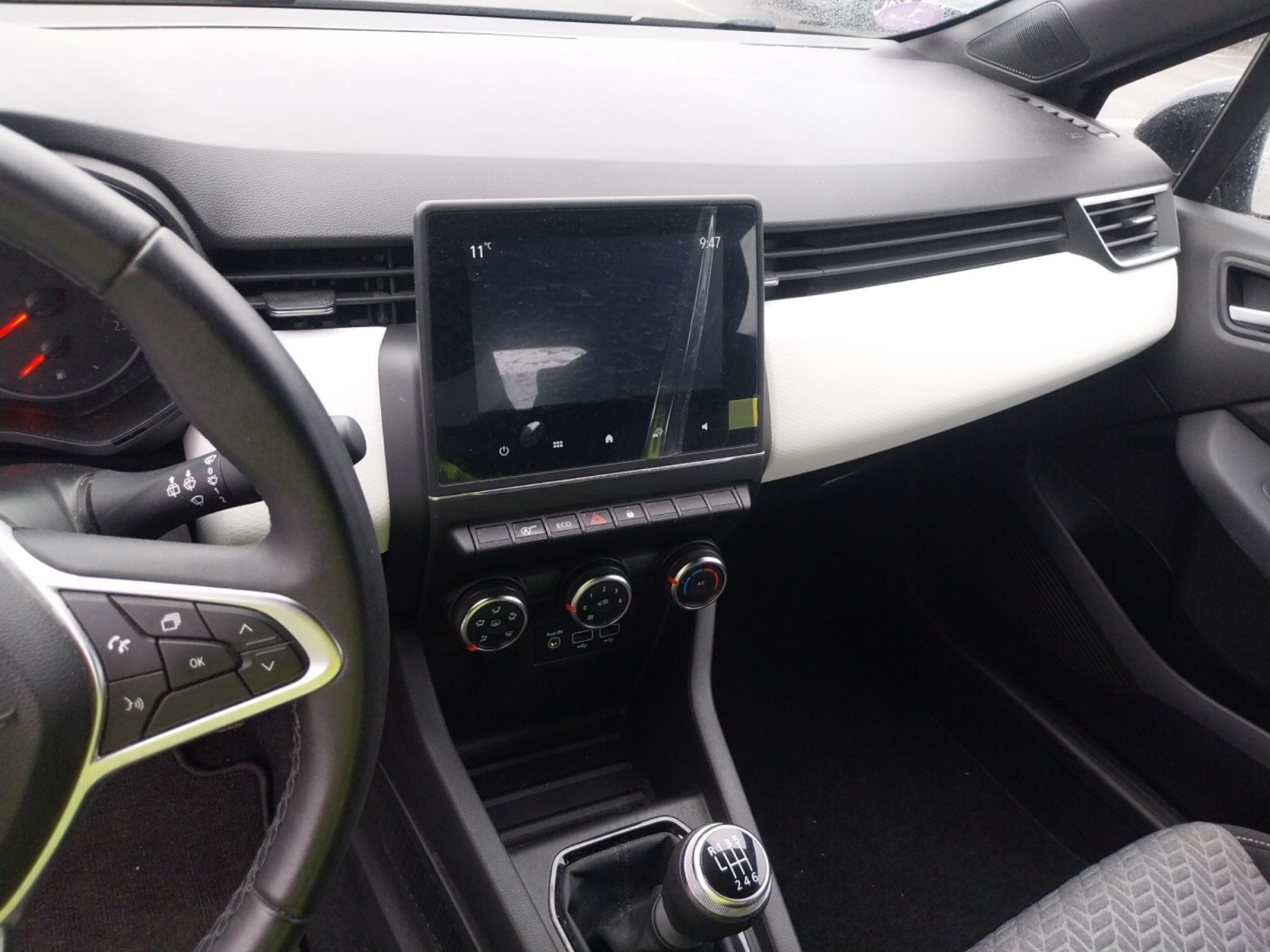 Vente en ligne Renault Clio 5 Clio TCe 90 - 21N au prix de 13 490 €
