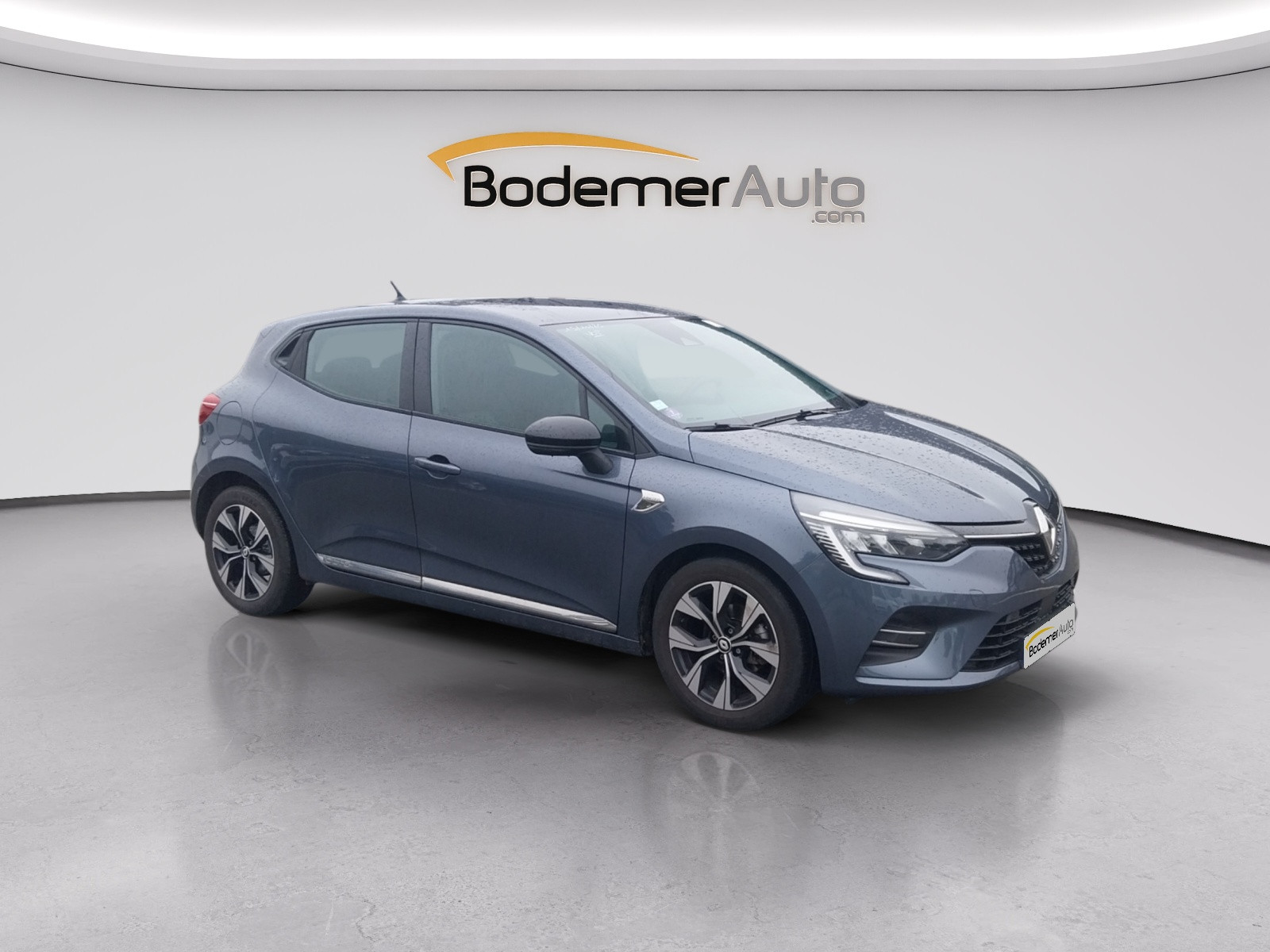 Vente en ligne Renault Clio 5 Clio TCe 90 - 21N au prix de 13 490 €