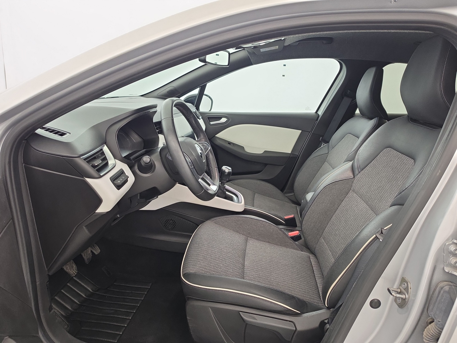 Vente en ligne Renault Clio 5 Clio TCe 90 au prix de 14 990 €