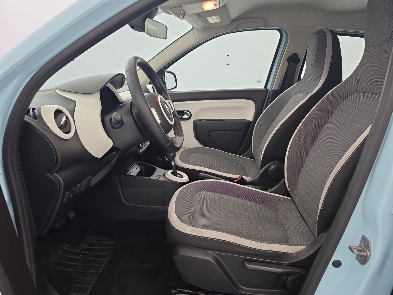 Vente en ligne Renault Twingo Electrique Twingo III E-Tech au prix de 13 990 €