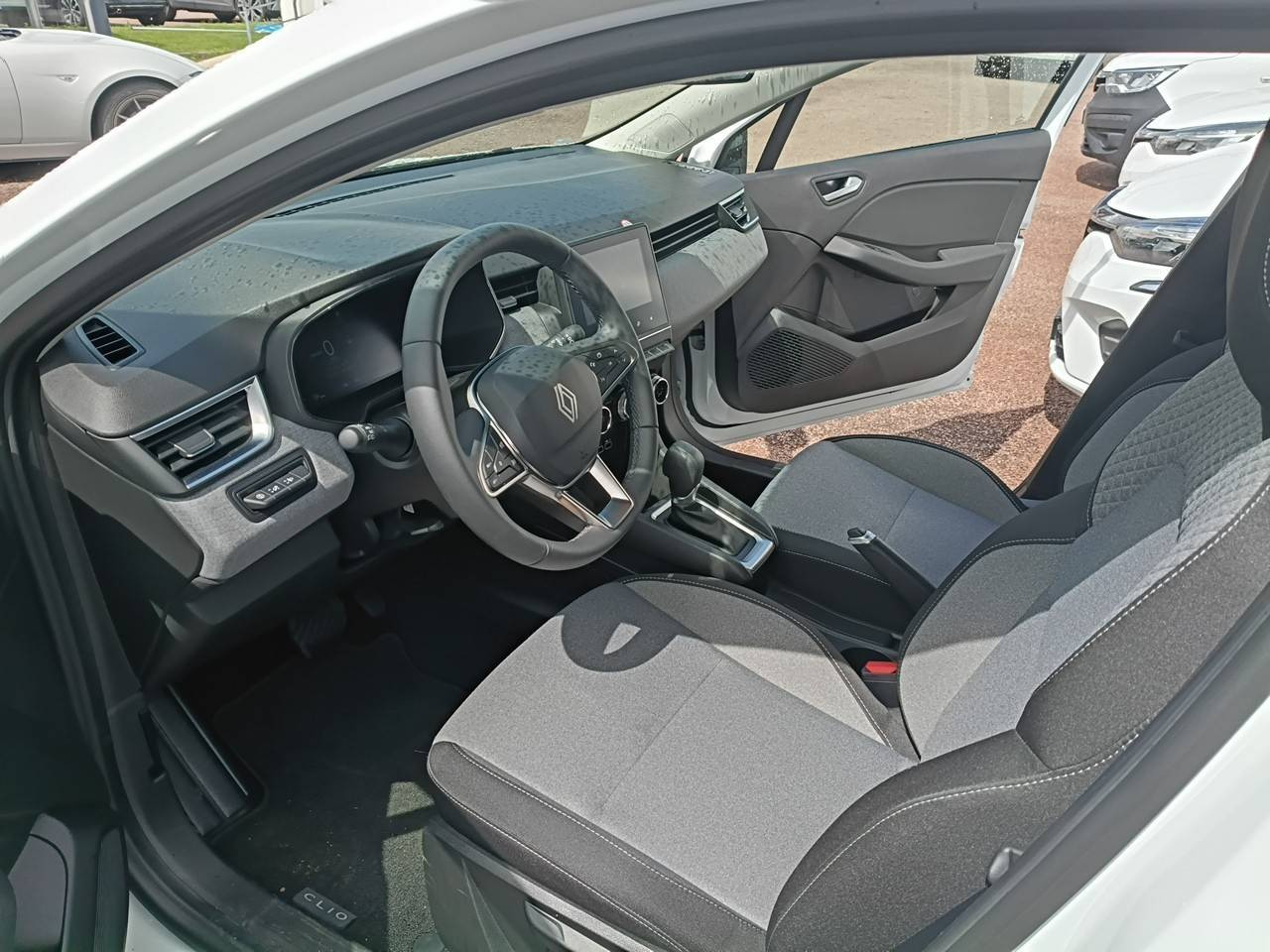 Vente en ligne Renault Clio 5 Clio E-Tech full hybrid 145 ch GSR2 au prix de 17 990 €