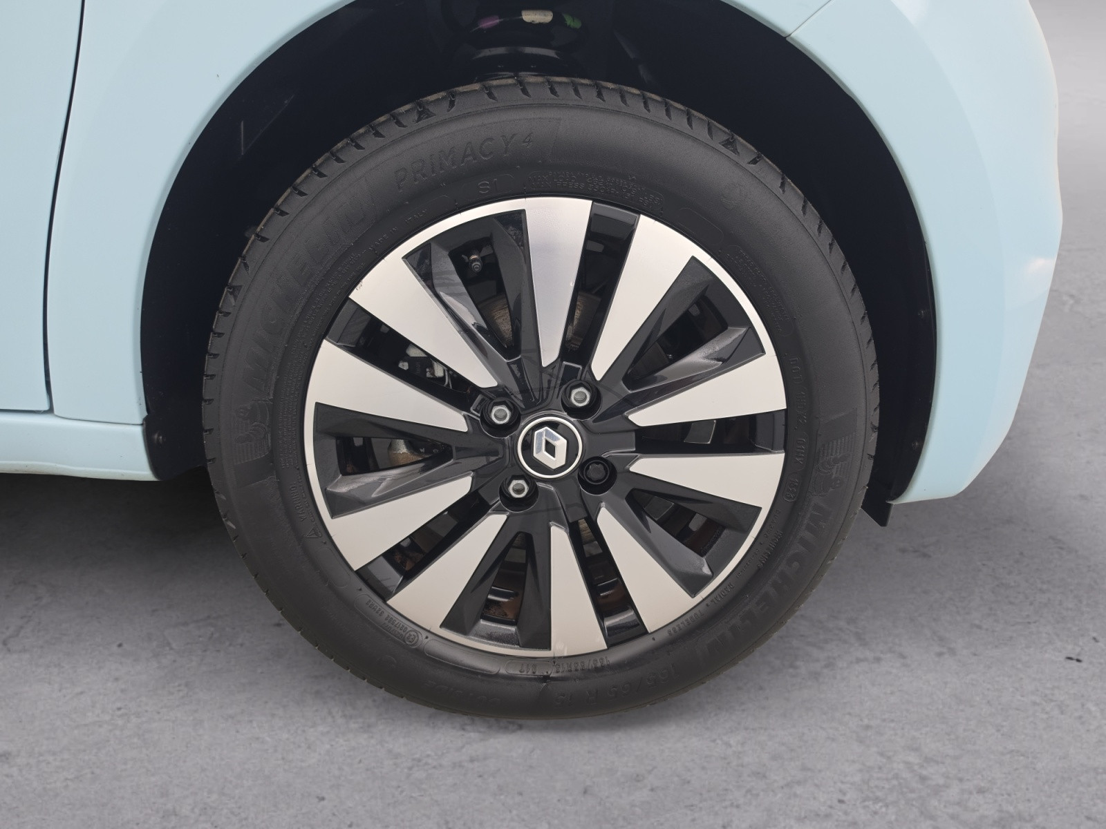 Vente en ligne Renault Twingo Electrique Twingo III E-Tech au prix de 13 990 €