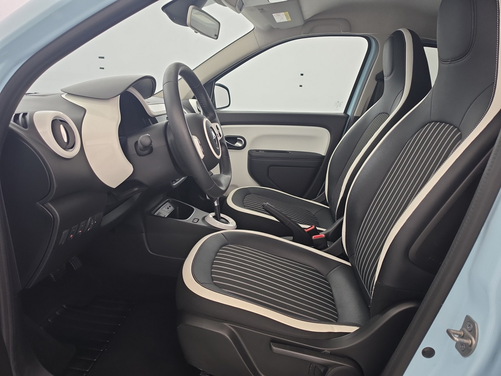 Vente en ligne Renault Twingo Electrique Twingo III E-Tech au prix de 13 990 €