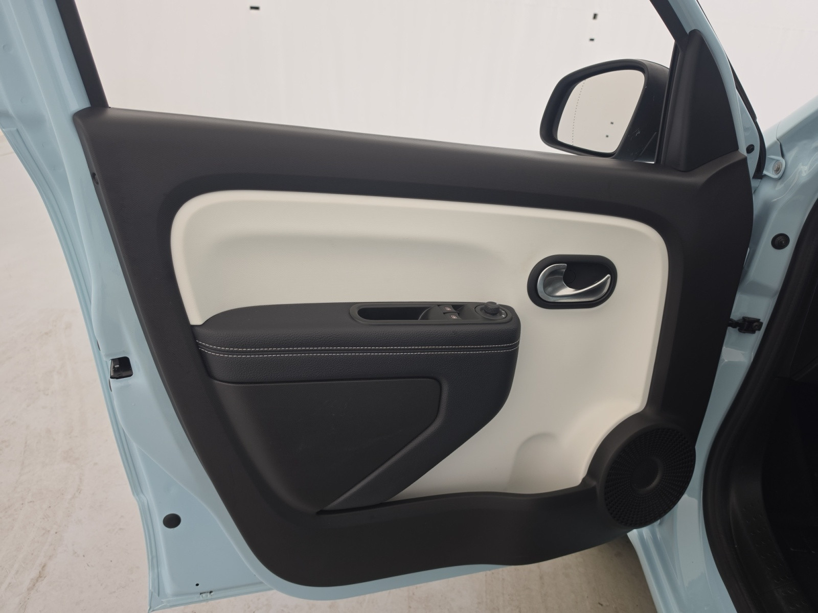 Vente en ligne Renault Twingo Electrique Twingo III E-Tech au prix de 13 990 €