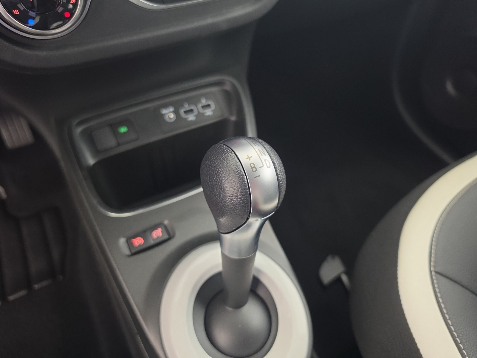 Vente en ligne Renault Twingo Electrique Twingo III E-Tech au prix de 13 990 €