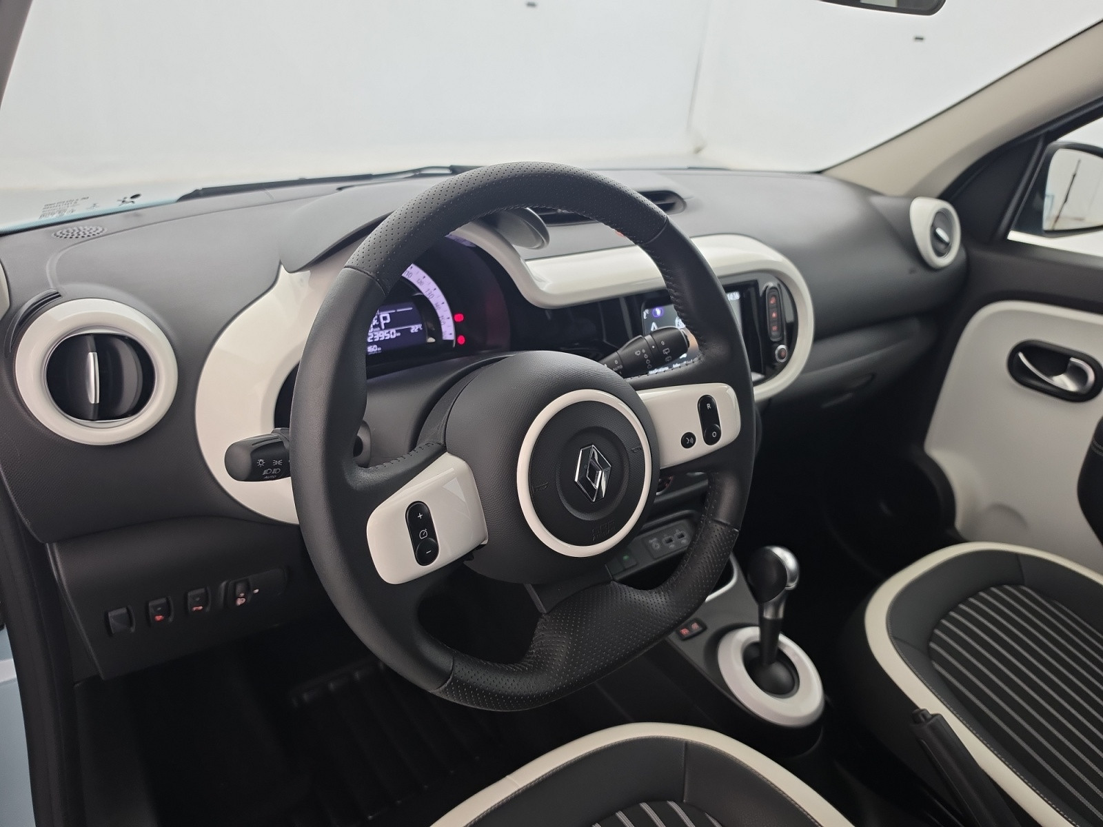Vente en ligne Renault Twingo Electrique Twingo III E-Tech au prix de 13 990 €